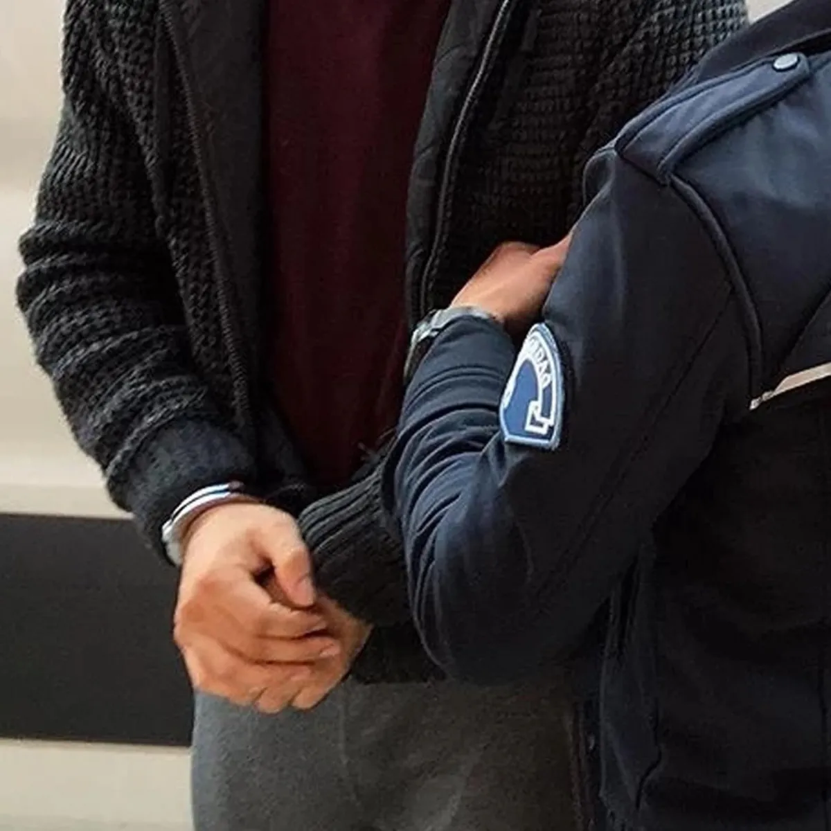 Kalpazan seyyar darphaneye çevirdiği kiralık araçta yakalandı