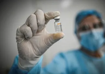 Koronavirüs aşısı yaptırmayana para cezası! Dikkat çeken öneri