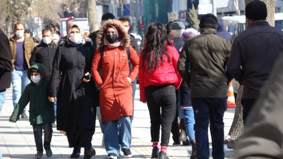 Sokağa çıkma kısıtlaması hangi illerde kaldırıldı? Ankara, İstanbul ve İzmir'de risk durumu ne? Hangi il hangi renk?