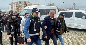 Rüşvet ellerinde patladı!