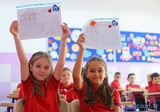 20 milyonu aşkın öğrenci karne aldı 🎓 Öğretmenin öğrencisine yazdığı karne notu sosyal medyayı salladı 📝 4