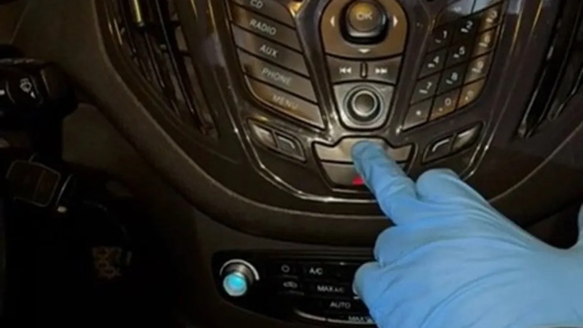 Gizli bölmeden neler çıktı neler! Hem kokain hem de kalaşnikof şarjörü