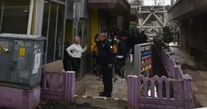 Kafasını satırla kesip göğsünün üstüne koydu