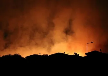 Son dakika: Çeşme'de yangın! 4 site boşaltıldı...