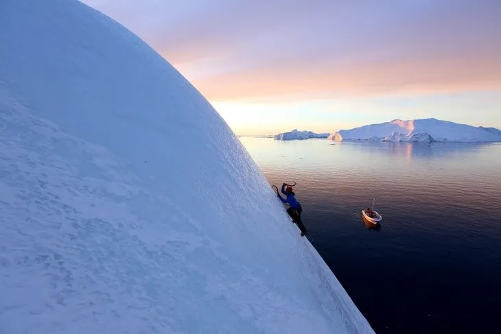 Dağcılık eğitmeni Grönland’da buz dağına tırmandı