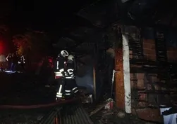 Kastamonu'da korkutan yangın! Ahşap ev alevlere teslim oldu