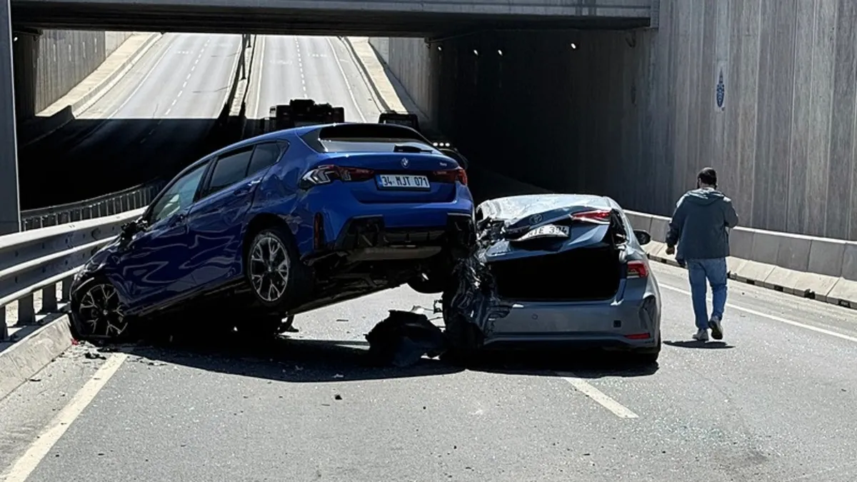 Beylikdüzü'nde zincirleme kaza sonrası ilginç görüntü