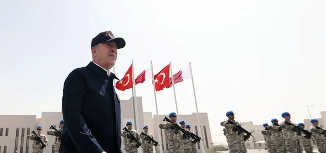 Milli Savunma Bakanı Hulusi Akar Katar’da görevli Mehmetçik ile bir araya geldi