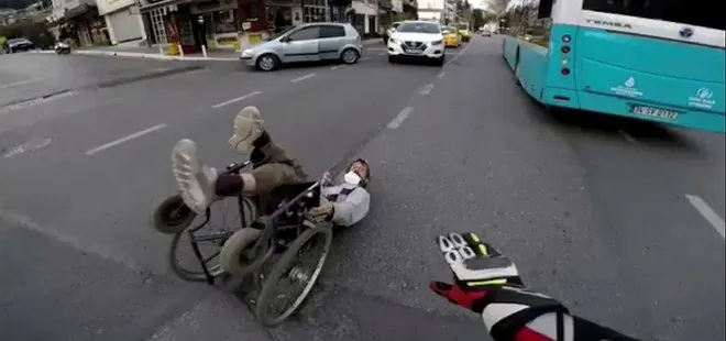 İstanbul’da tekerlekli sandalyesi devrilen engelli adama kimse yardım etmedi