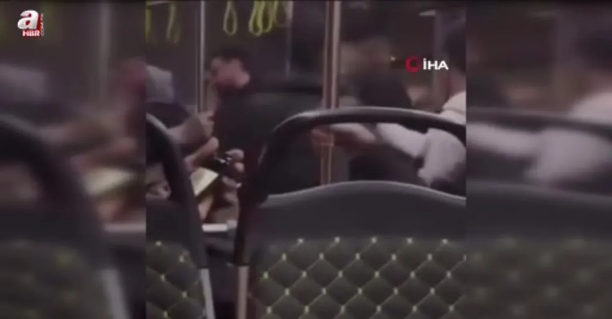 Otobüste yumruk yumruğa kavga kamerada
