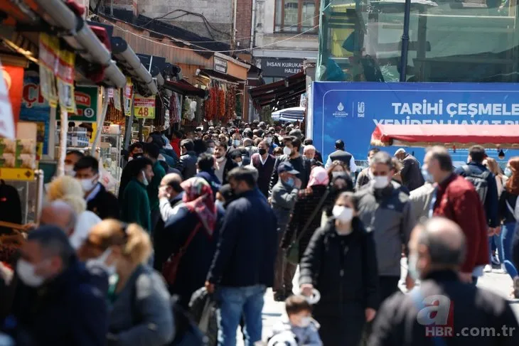 Kısıtlama öncesi manzara değişmedi! Eminönü’nde adım atacak yer kalmadı