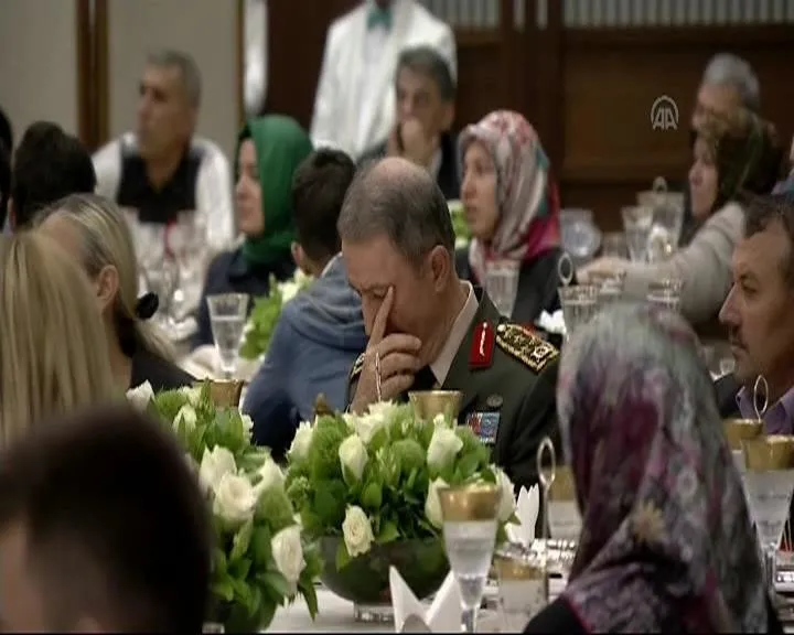 Erdoğan'ın sözleri Genelkurmay Başkanı Hulusi Akar'ı duygulandırdı - 1