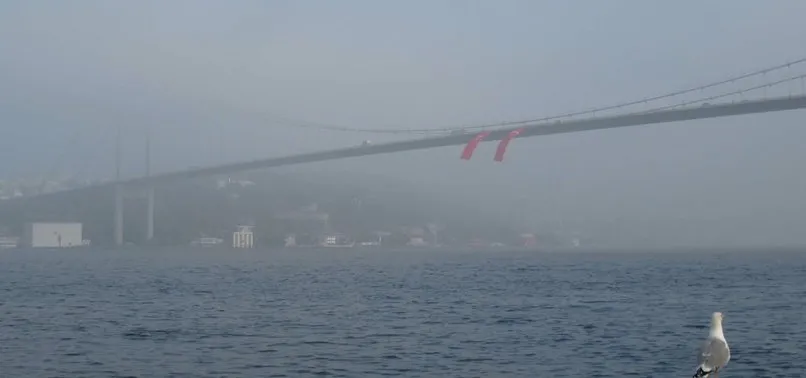 Son dakika! Lodos hayatı olumsuz etkilemeye devam ediyor: İstanbul Boğazı trafiğe kapatıldı