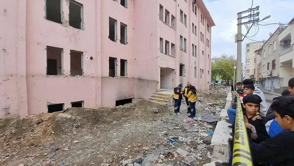 1701782563423.jpeg Diyarbakır'da ekipleri harekete geçiren olay! 'Bebek atıldı' iddiası - 2