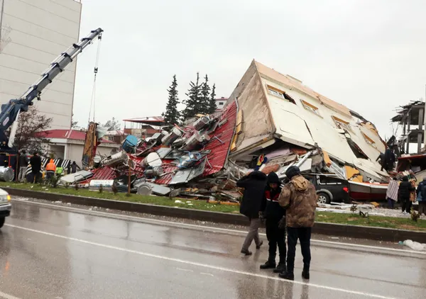 Son dakika: Dakika dakika yüzyılın depremi! İşte yaşanan tüm gelişmeler! A Haber felakete böyle yakalandı