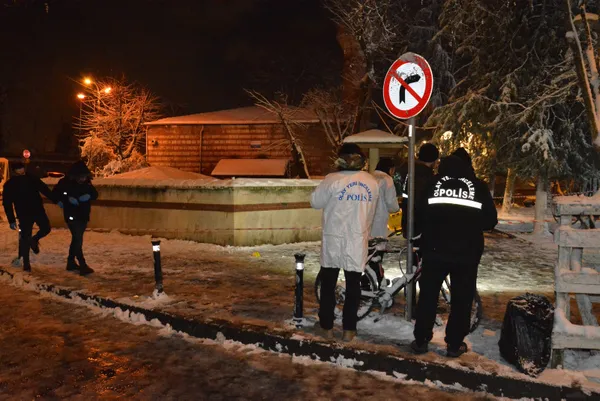 SON DAKİKA! Beyoğlu’nda kartopu kavgası silahlı çatışmaya dönüştü! Yaralılar var - 7