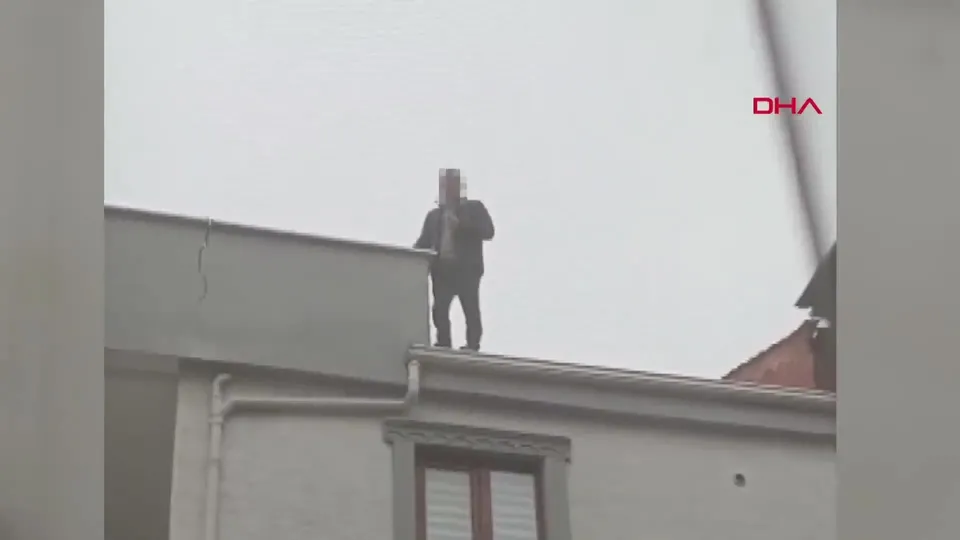 Eşini kemerle boğup intihara kalkıştı