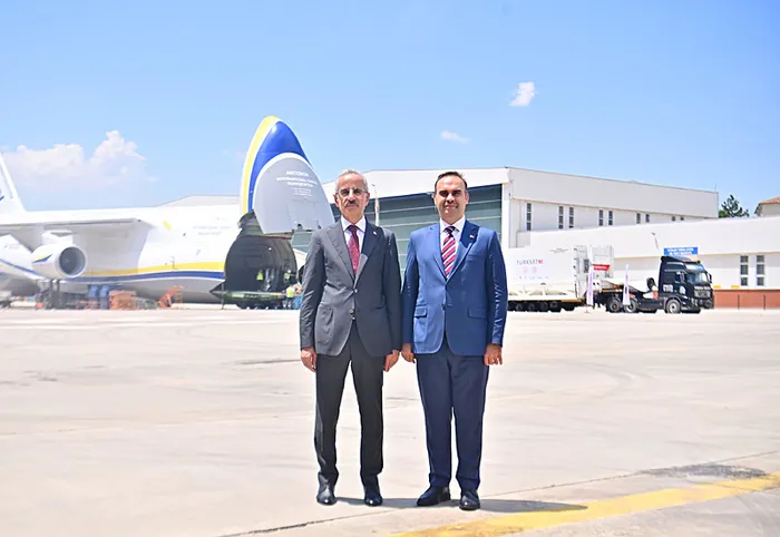 1717686493759.jpg Türkiye'nin yerli ve milli uydusu Türksat 6A uzaya fırlatılmak üzere ABD'ye ulaştı - 2