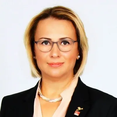 Bayraklı CHP’de deprem! İstifalar yönetimi düşürdü