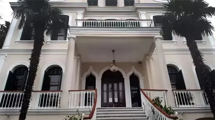 adli-emanette-buyuk-soygun-kirmizi-bulten-talebi-yeni-skandalin-adresi-adalar-1764845792658.jpeg Adalar Cumhuriyet Başsavcılığı