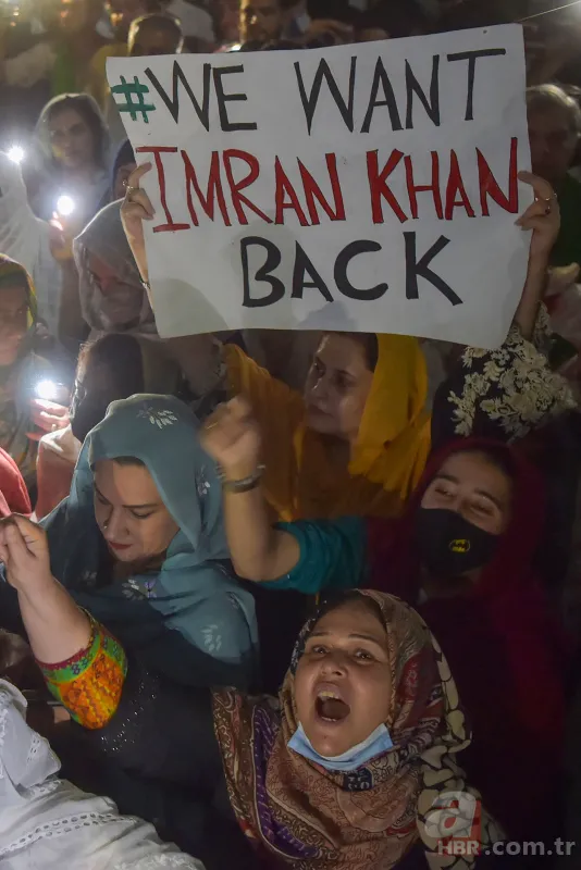 Imran Khan'ın destekçileri Pakistan'da sokağa döküldü! Muhalefete "ABD'nin hainleri" tepkisi 18