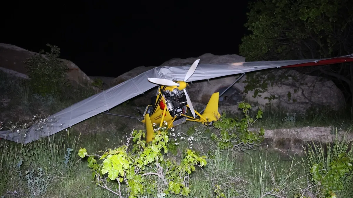 Kapadokya’da havada panik! Motor arızası yapan hava aracı zorunlu iniş yaptı: 2 yaralı