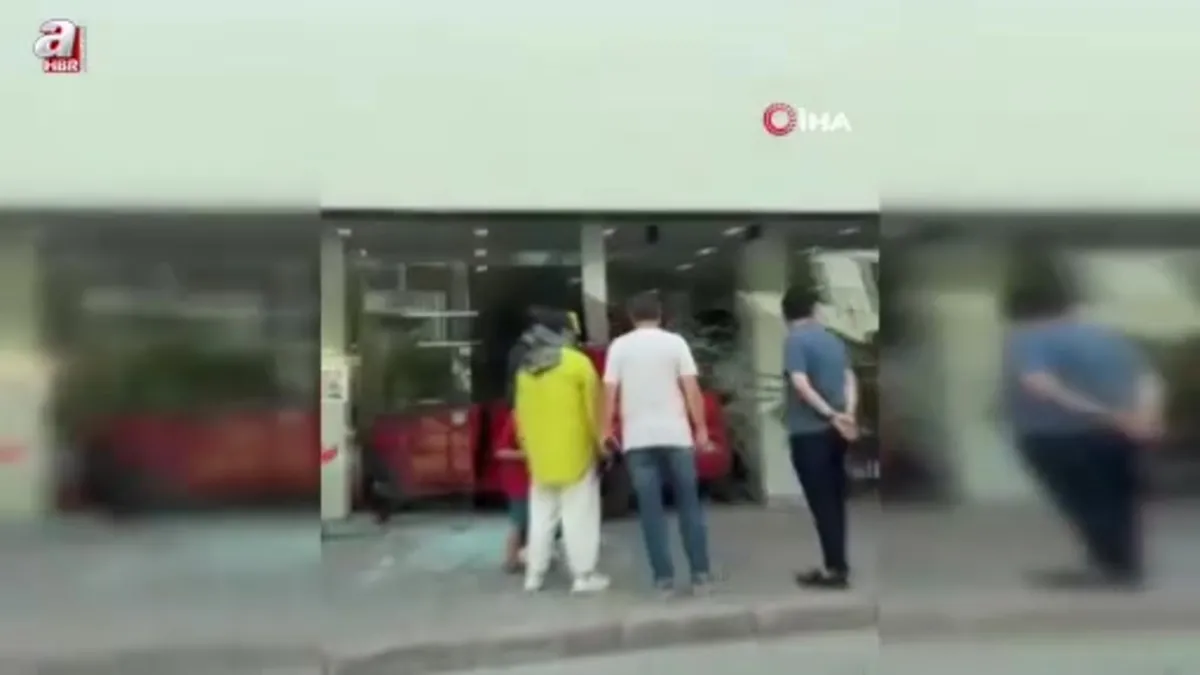 Otomobil mağazaya daldı sürücü kazayı yara almadan atlattı