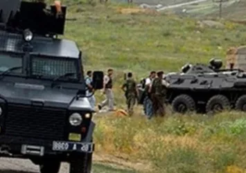 Askeri araç devrildi...