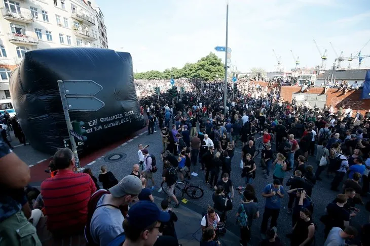 Hamburg’da G20 protestocularına polis engeli