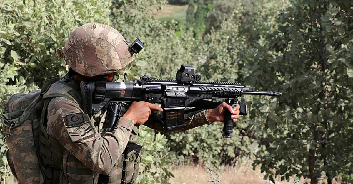 Son dakika haberleri: TSK Irak'ın kuzeyi Hakurk'ta 2 PKK'lıyı etkisiz hale getirdi | Video