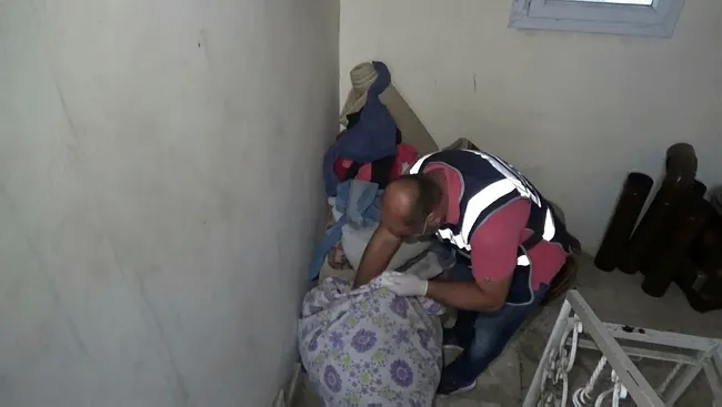 otoyolda-fuhus-vaadiyle-dolandiricilik-yapanlara-operasyon-1622290346146.jpg Otoyolda fuhuş vaadiyle dolandırıcılık yapanlara operasyon - 4