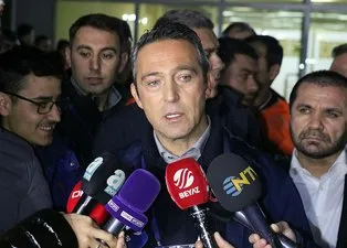 Taraftarlardan Ali Koç'a sitem: Onurunla istifa et!