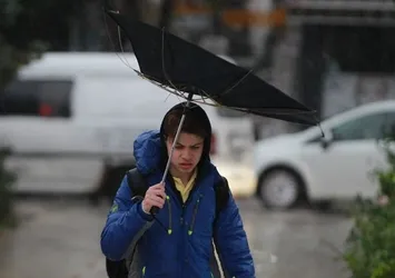 Metoroloji uyardı: Marmara'da kuvvetli rüzgar etkili oluyor! İDO ve BUDO'da bazı seferler iptal edildi