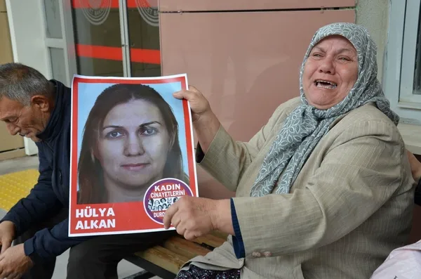 1679574618377.jpg Manisa'da eski eşini pompalı tüfekle katleden cani kocadan kan donduran savunma: Onu hala çok seviyorum - 4