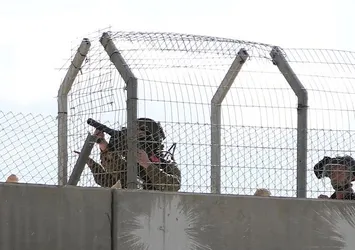 İsrail Ramallah'taki Ayrım Duvarı inşasını onayladı