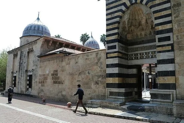 Son dakika: Adana'daki Ulu Camii'nin çinileri Hollanda'dan çıktı! AK Parti'den sert tepki: Çok büyük bir suç ve ahlaksızlıktır - 2