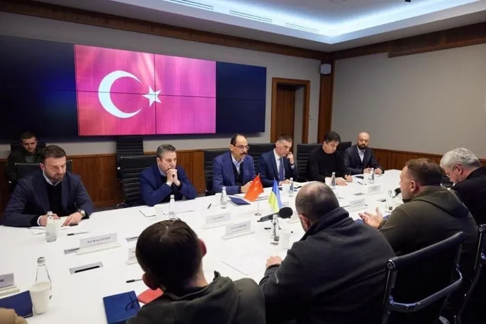 cumhurbaskanligi-sozcusu-kalin-kievde-ukrayna-devlet-baskani-vladimir-zelenskiy-ile-gorustu-1651357791346.jpg Cumhurbaşkanlığı Sözcüsü Kalın, Kiev'de Ukrayna Devlet Başkanı Vladimir Zelenskiy ile görüştü - 3