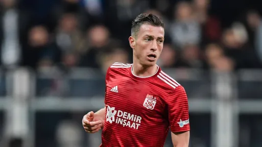 telefonundan-pozisyonun-gol-olmadigini-gosterince-kirmizi-kart-gorerek-oyundan-atildi-besiktas-sivasspor-macindaki-o-gergin-anlar-1609179132235.jpg Telefonundan pozisyonun gol olmadığını gösteren Hakan Arslan kırmızı kart görerek oyundan atıldı! Beşiktaş-Sivasspor maçındaki o gergin anlar... - 3