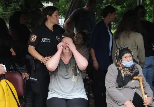 lunaparktaki-faciada-hayatini-kaybetmisti-polis-sinem-gulsen-dilekce-son-yolculuguna-ugurlandi-olayla-ilgili-3-1660135831138.jpg