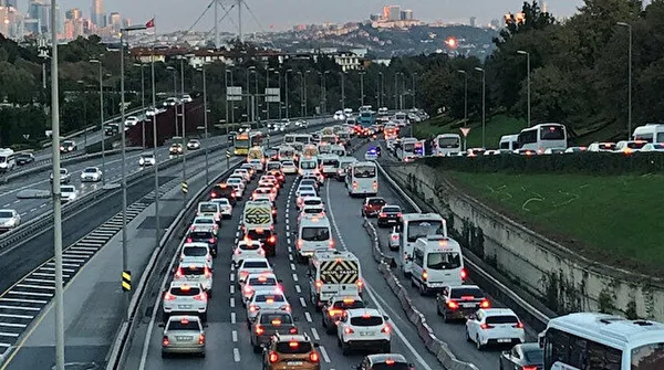 1633186110057.jpg İstanbul'da sağanak yağış ve hafta sonu nedeniyle yoğun trafik! İstanbul'da trafik yoğunluğu yüzde kaç? İstanbul'da trafikte son durum - 2