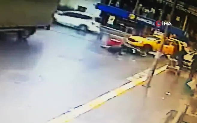 Ters yöne giren motosiklete taksi çarptı