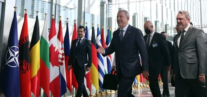 Milli Savunma Bakanı Hulusi Akar NATO Karargahı’na geldi