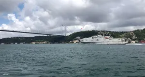 ABD savaş gemisi Boğaz’dan geçti!