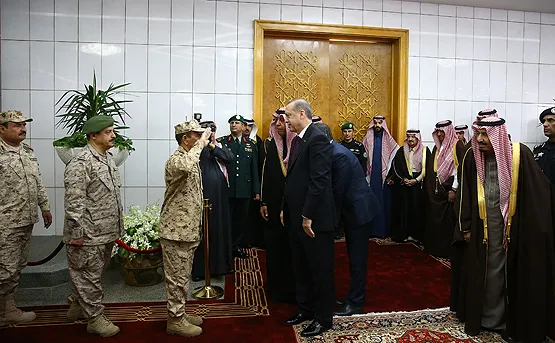 Cumhurbaşkanı Erdoğan, Suudi Arabistan'da resmi törenle karşılandı - 1