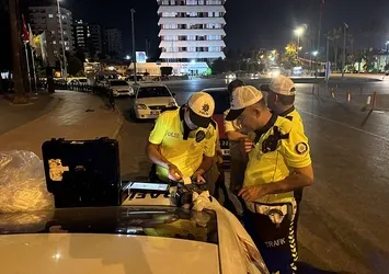 Adana'da trafik denetimlerinde 98 sürücüye ceza
