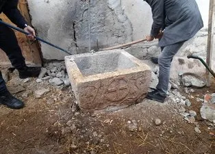 Çorum'da tarlada çalıştığı sırada buldu! Taş vaftiz teknesinin sırrı çözüldü