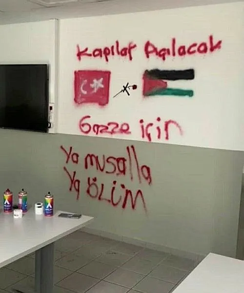 kocaelide-hareketli-saatler-elinde-silahla-fabrikayi-basti-iceridekileri-rehin-aldi-1706802879667.jpeg Kocaeli'de hareketli saatler! Elinde silahla fabrikayı basan saldırgan etkisiz hale getirildi - 6