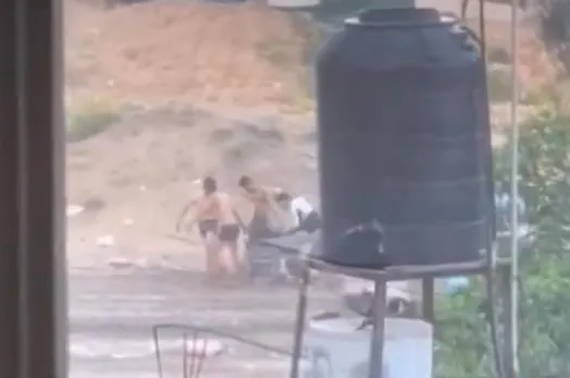 israil-sifa-hastanesindeki-filistinlileri-yari-ciplak-goce-zorladi-1711244766404.jpeg İnsanlığın utanç kareleri! İşgalci İsrail Şifa Hastanesi'ndeki Filistinlileri yarı çıplak göçe zorladı