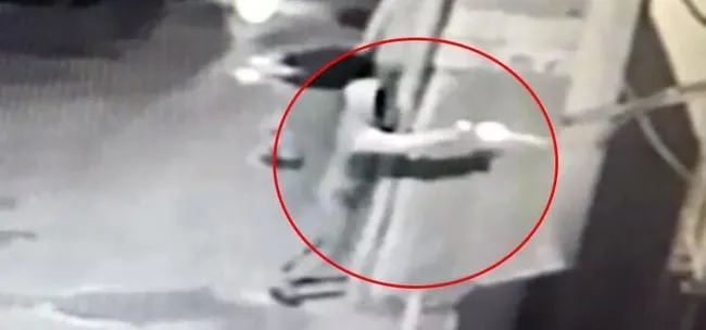 Adana'da eve giren hırsızlar polisle çatıştı! Dehşet anları kamerada... - 3