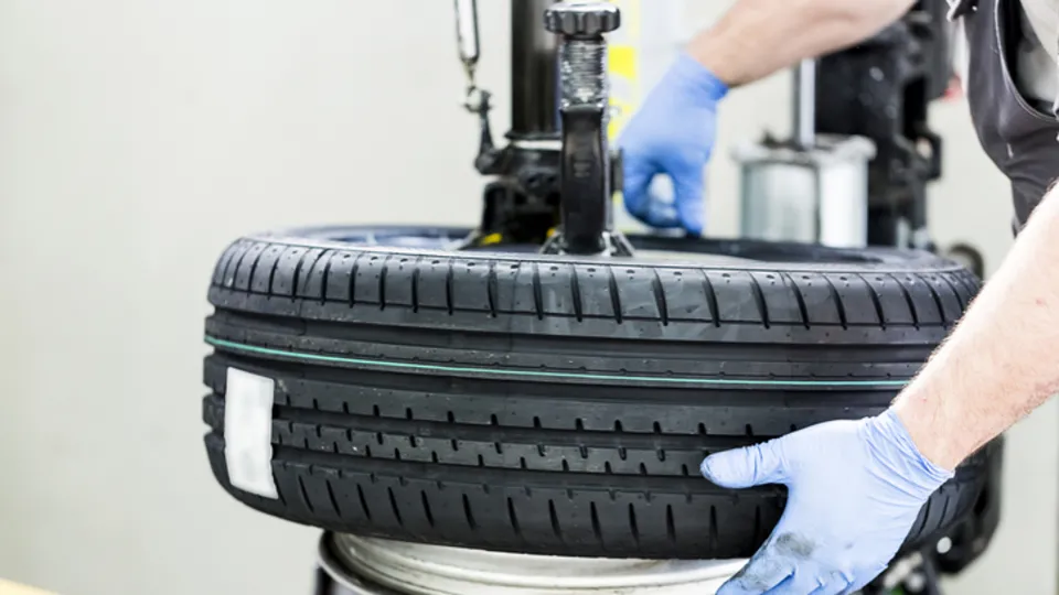 Sürücüler neden kış lastiği takmalı? Kaç derecede kış lastiği takılmalı? Kış lastiği ile yaz lastiği arasındaki farklar neler?